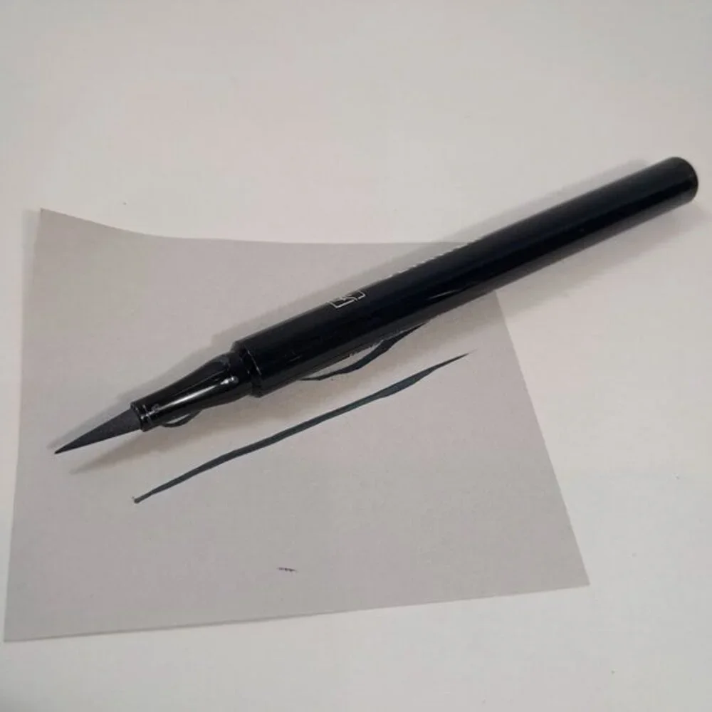 Avon fmg Glimmer Liquid Color Eyeliner Pen Smoked black eye‎ liner used